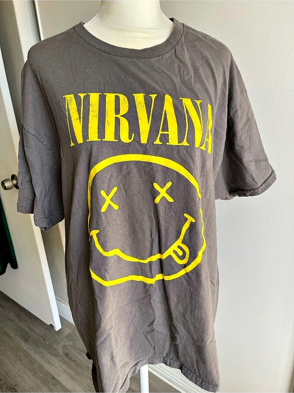 Nirvana Smiley Logo Graphic T-Shirt Gray & Yellow XL